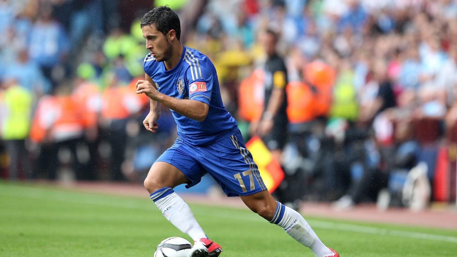 亚博体育-足球赛场焦点！中国队对阵德国队，激战正酣，豪门对决再度上演