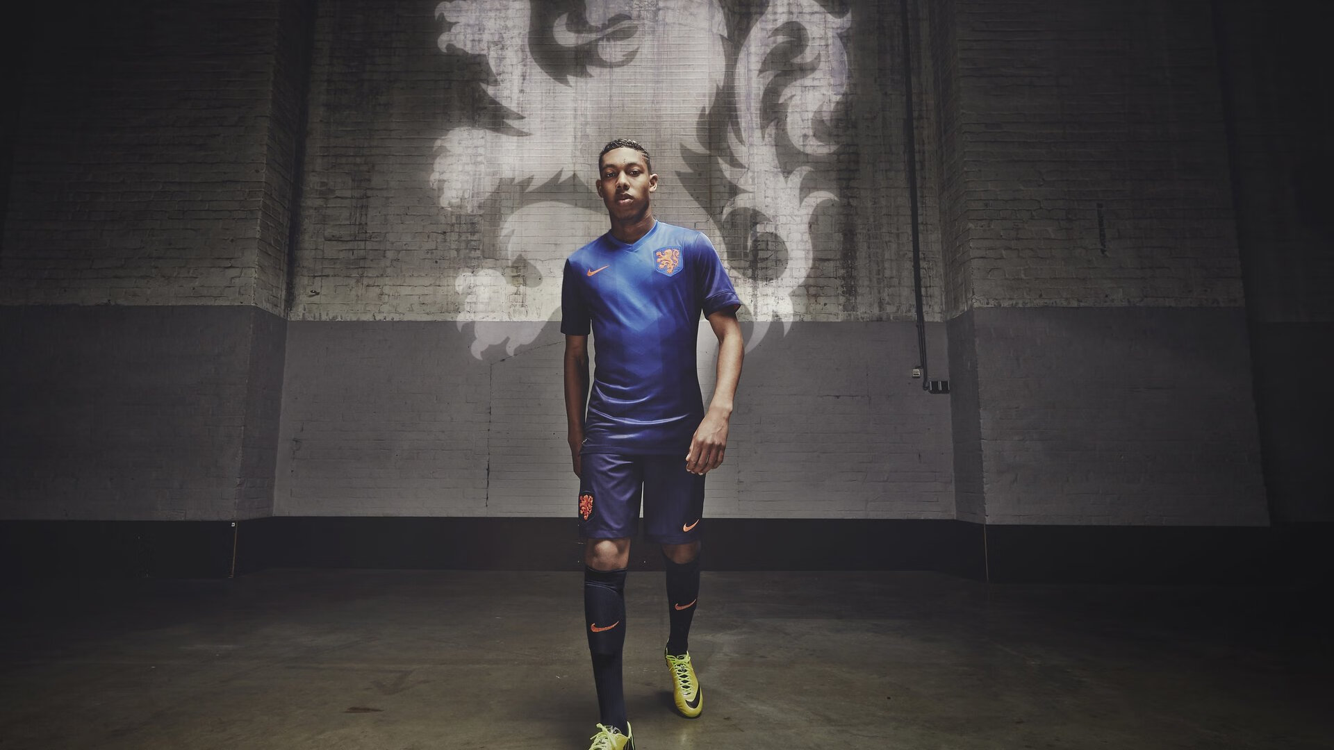 亚博体育-足球赛场焦点！荷兰队对阵比利时队，连胜纪录继续刷新，球队势不可挡